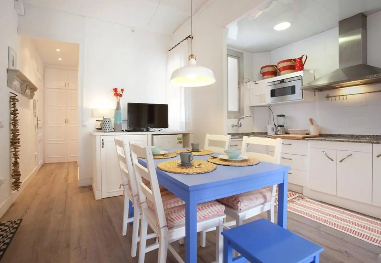 Apt In 22 Close To The Beach contacts